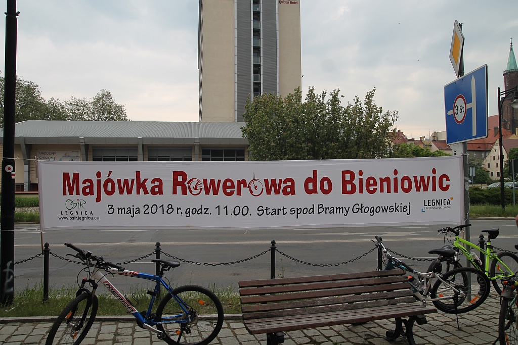Ponad 150 rowerzystów wyjechało na rajd z Legnicy do Bieniowic