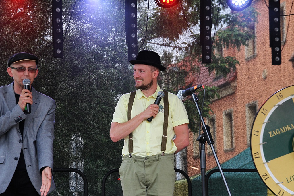 Legniczanie bawią się na rynku w trzecim dniu majówki cz1