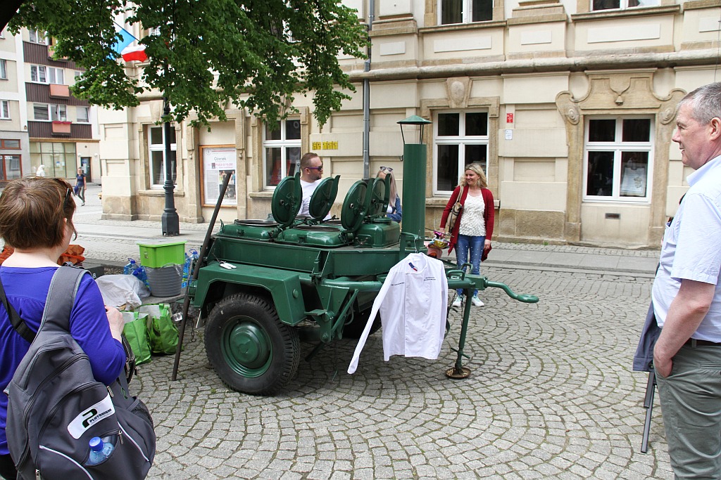 Legniczanie bawią się na rynku w trzecim dniu majówki cz1
