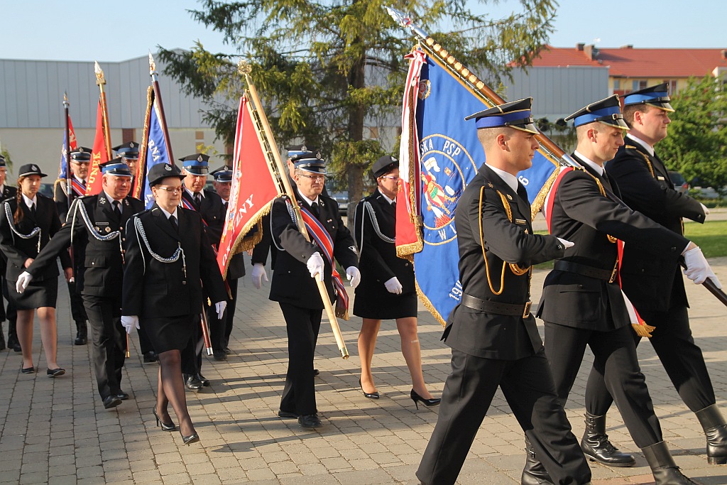 Uroczysta msza z okazji Dnia Strażaka w kościele na Piekarach