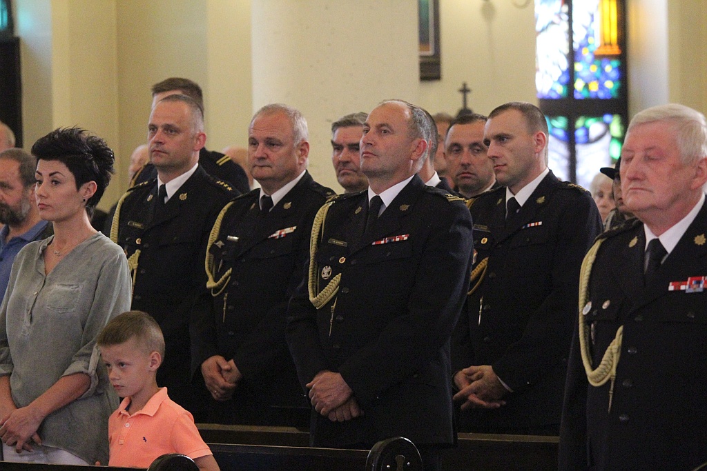 Uroczysta msza z okazji Dnia Strażaka w kościele na Piekarach