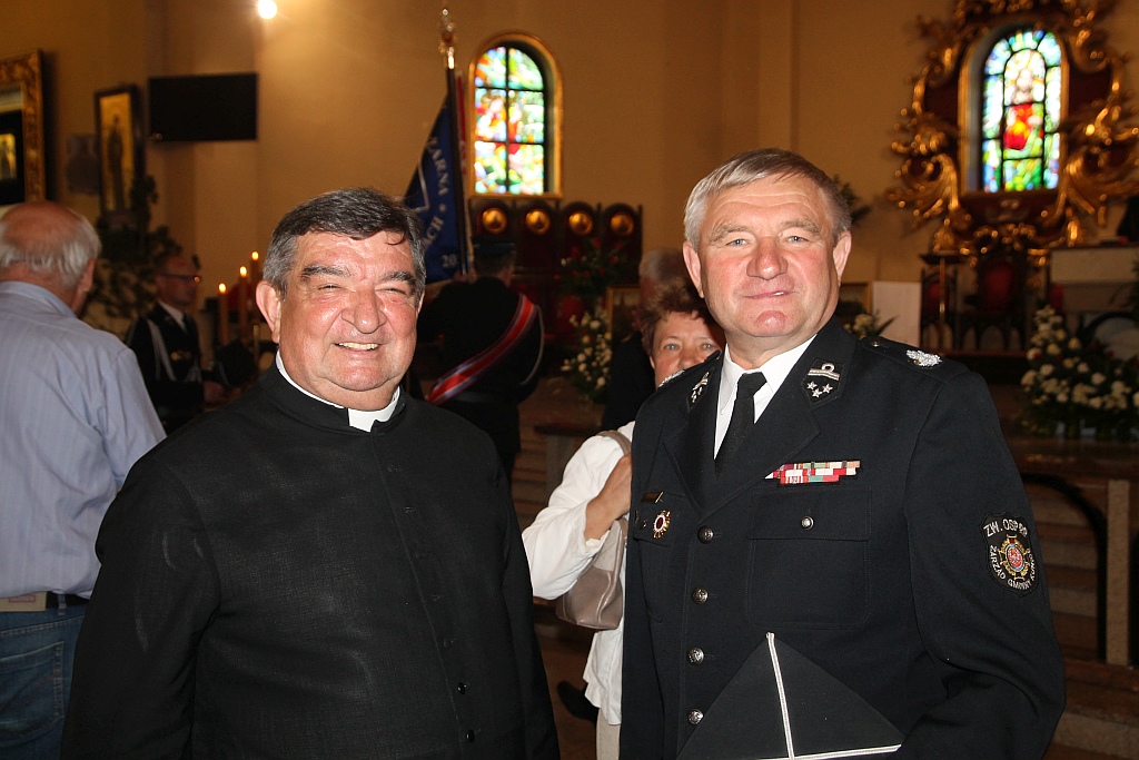 Uroczysta msza z okazji Dnia Strażaka w kościele na Piekarach