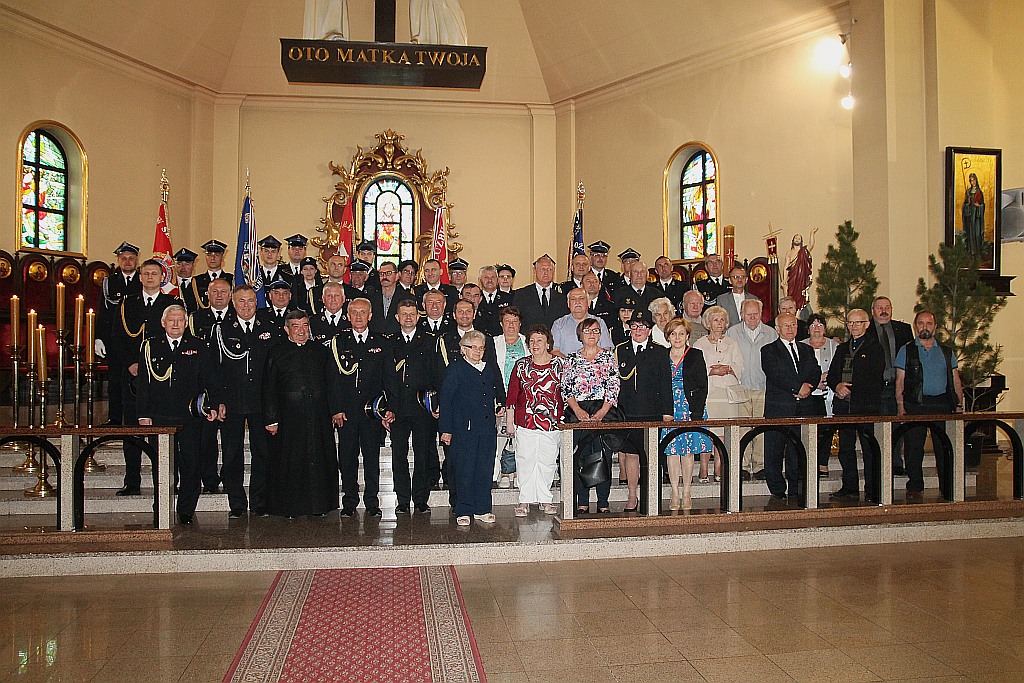 Uroczysta msza z okazji Dnia Strażaka w kościele na Piekarach