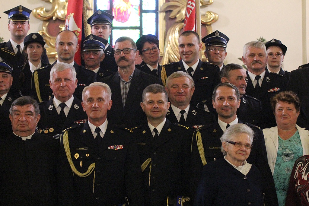 Uroczysta msza z okazji Dnia Strażaka w kościele na Piekarach