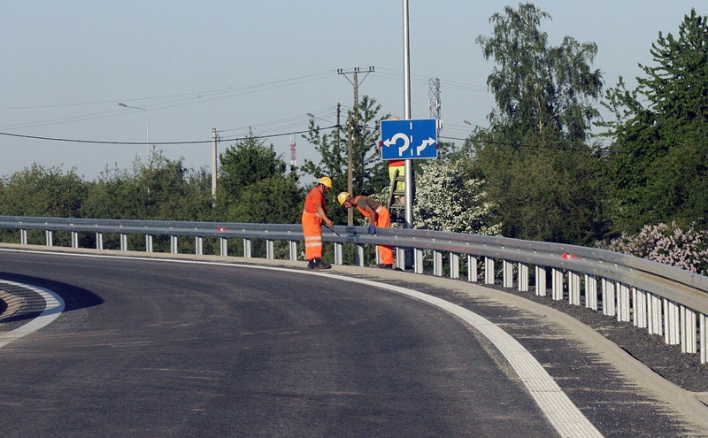 Pierwsze samochody pojechały nowym odcinkiem drogi S3