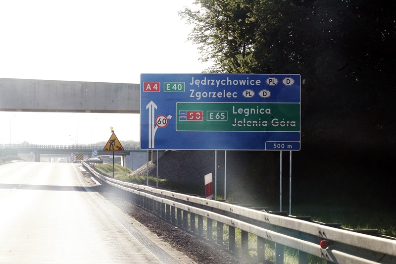 Pierwsze samochody pojechały nowym odcinkiem drogi S3
