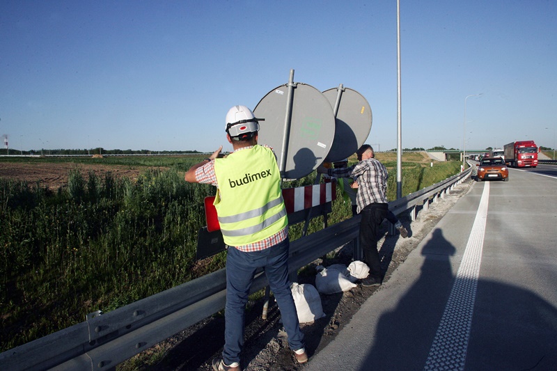 Pierwsze samochody pojechały nowym odcinkiem drogi S3