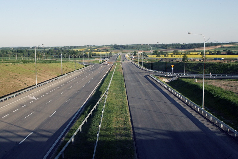 Pierwsze samochody pojechały nowym odcinkiem drogi S3
