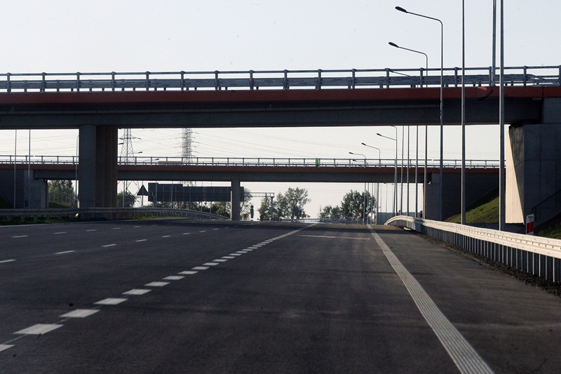 Pierwsze samochody pojechały nowym odcinkiem drogi S3