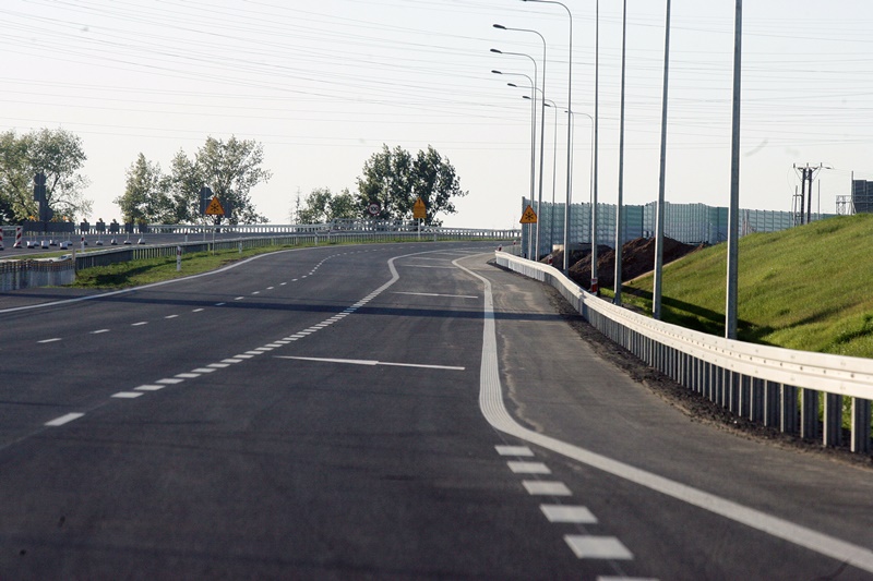 Pierwsze samochody pojechały nowym odcinkiem drogi S3