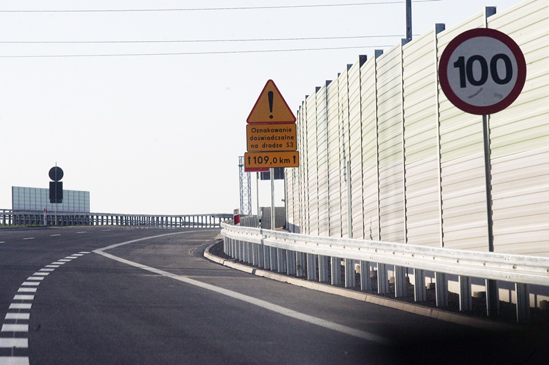 Pierwsze samochody pojechały nowym odcinkiem drogi S3