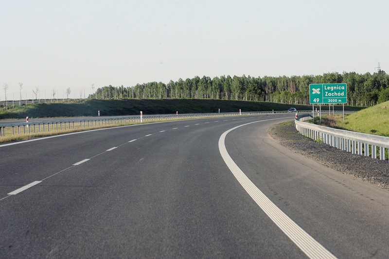 Pierwsze samochody pojechały nowym odcinkiem drogi S3