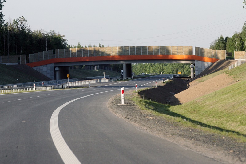 Pierwsze samochody pojechały nowym odcinkiem drogi S3