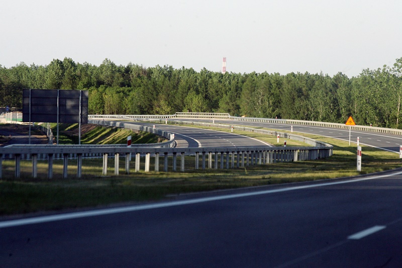 Pierwsze samochody pojechały nowym odcinkiem drogi S3