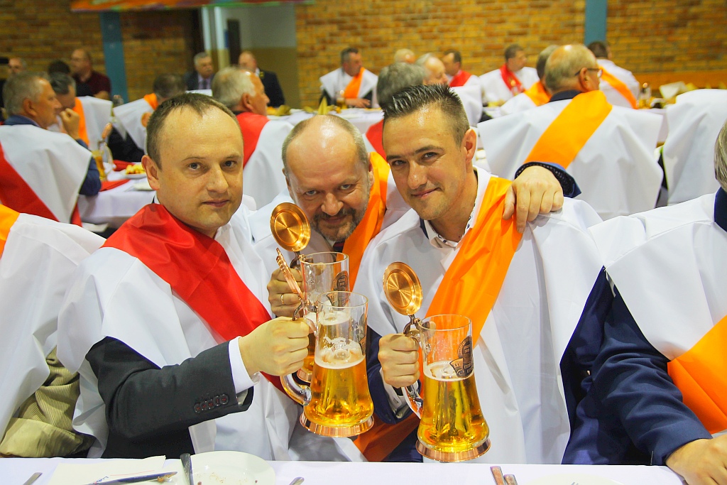 Centralna hutnicza karczma piwna w hali przy ulicy Lotniczej