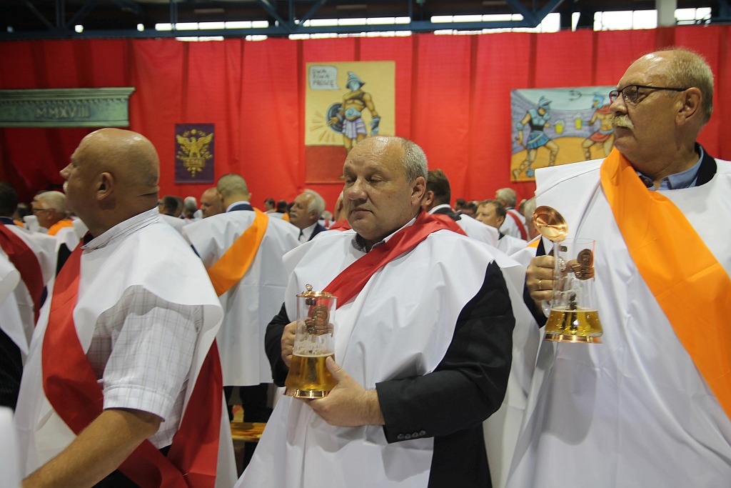 Centralna hutnicza karczma piwna w hali przy ulicy Lotniczej