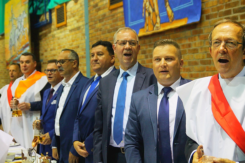 Centralna hutnicza karczma piwna w hali przy ulicy Lotniczej
