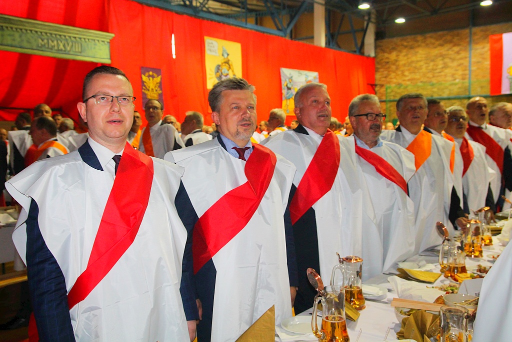 Centralna hutnicza karczma piwna w hali przy ulicy Lotniczej