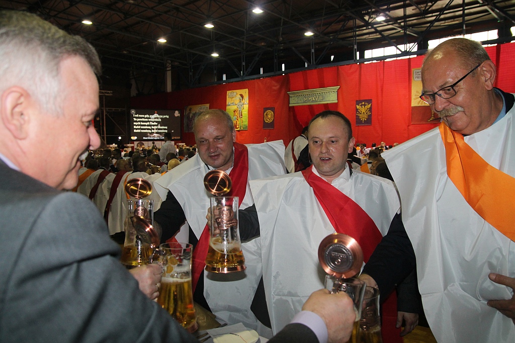 Centralna hutnicza karczma piwna w hali przy ulicy Lotniczej