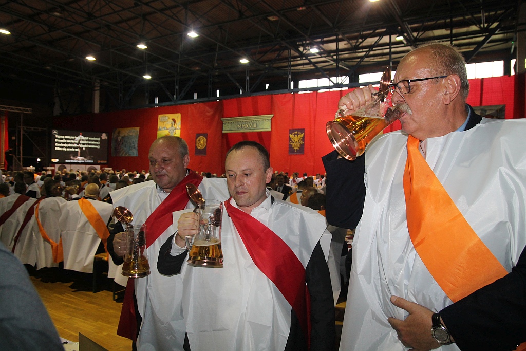 Centralna hutnicza karczma piwna w hali przy ulicy Lotniczej