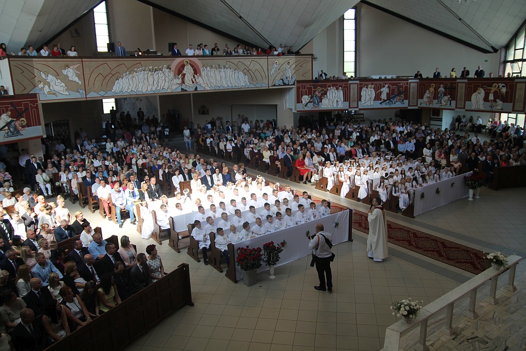 I Komunia święta w kościele Matki Bozej Królowej Polski