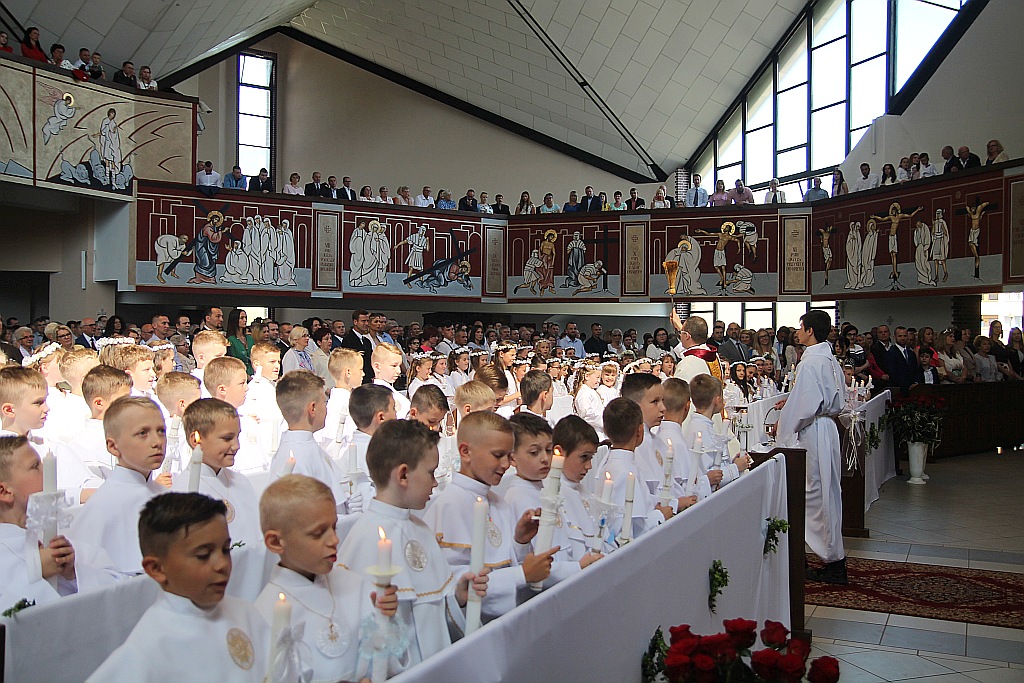 I Komunia święta w kościele Matki Bozej Królowej Polski