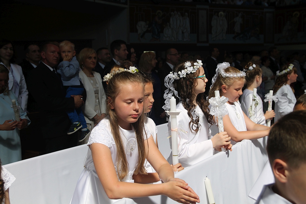 I Komunia święta w kościele Matki Bozej Królowej Polski