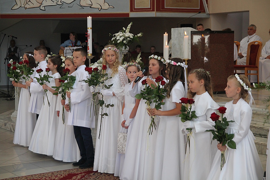 I Komunia święta w kościele Matki Bozej Królowej Polski