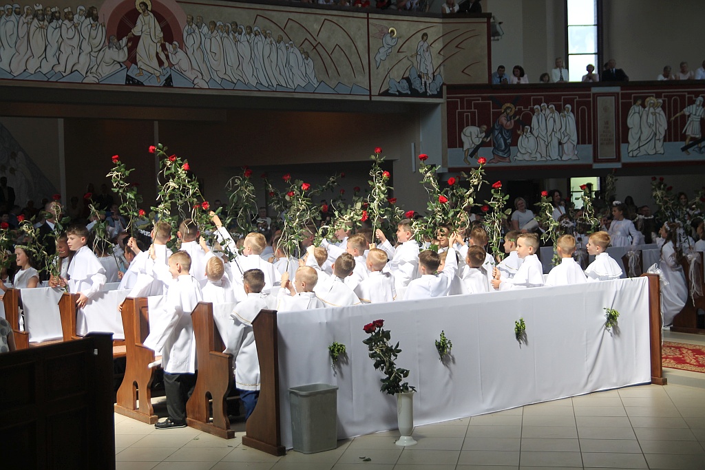 I Komunia święta w kościele Matki Bozej Królowej Polski