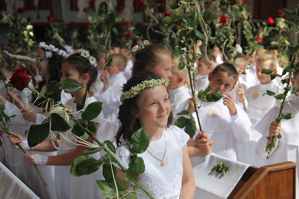 I Komunia święta w kościele Matki Bozej Królowej Polski