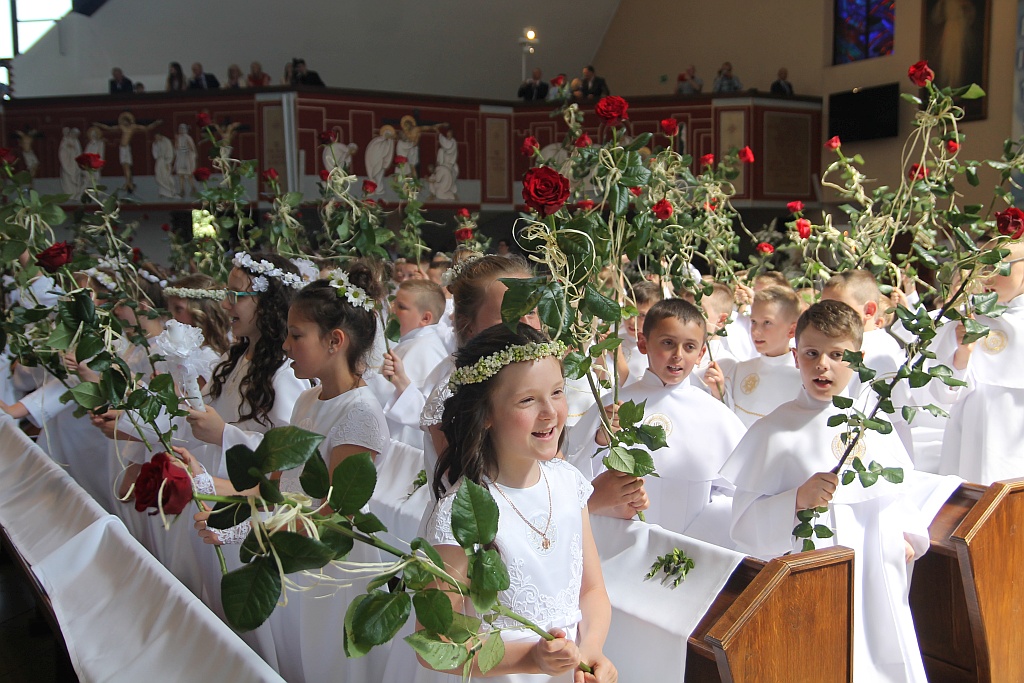I Komunia święta w kościele Matki Bozej Królowej Polski
