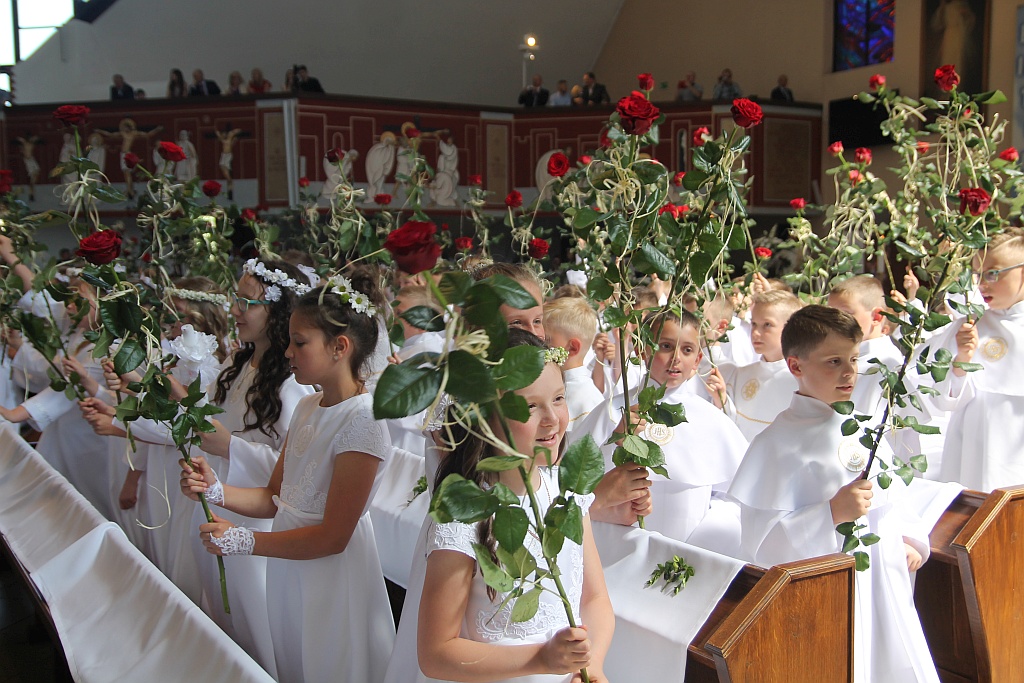 I Komunia święta w kościele Matki Bozej Królowej Polski