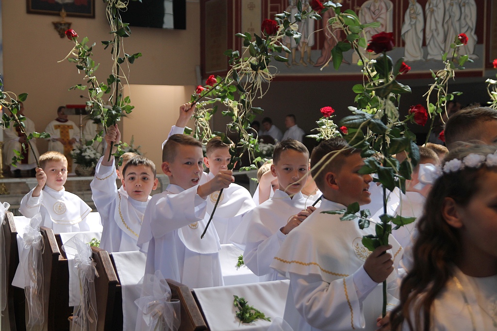 I Komunia święta w kościele Matki Bozej Królowej Polski