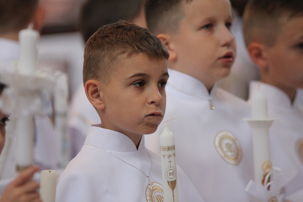 I Komunia święta w kościele Matki Bozej Królowej Polski