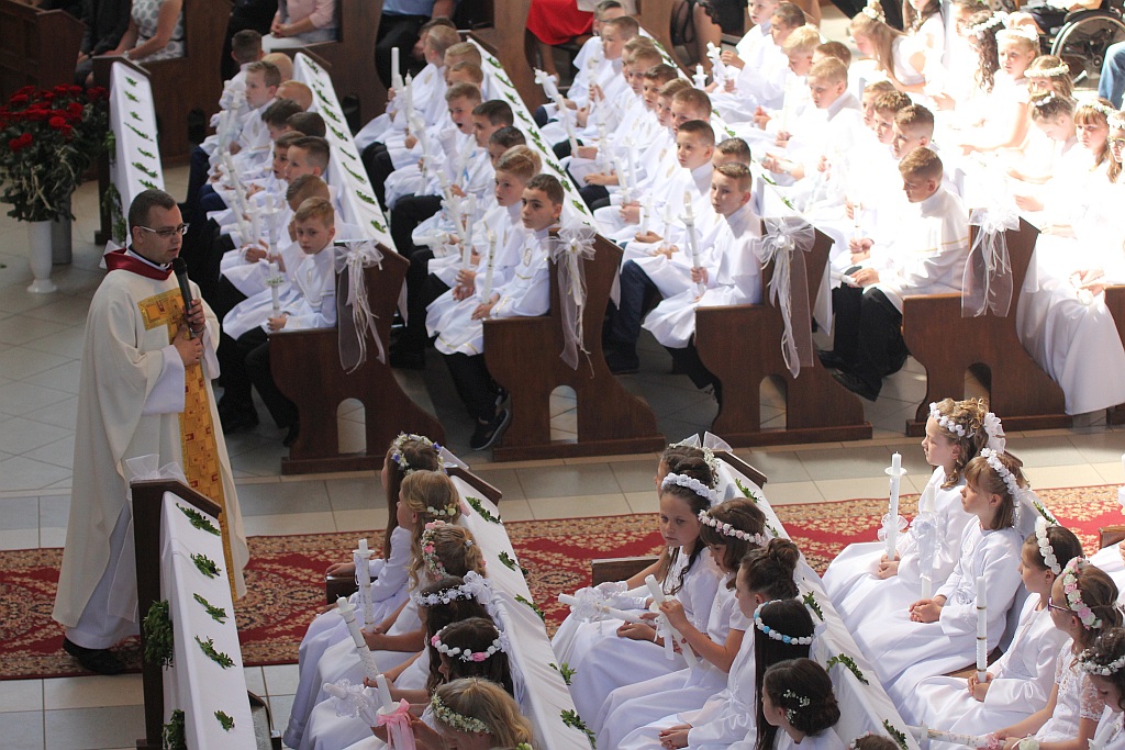 I Komunia święta w kościele Matki Bozej Królowej Polski