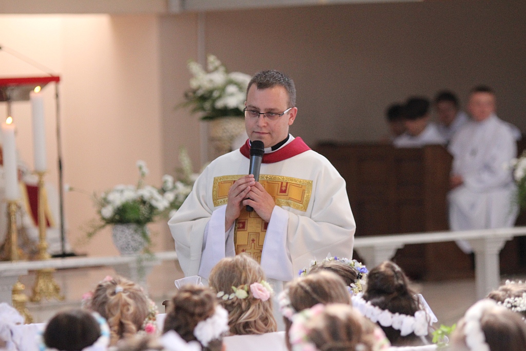 I Komunia święta w kościele Matki Bozej Królowej Polski
