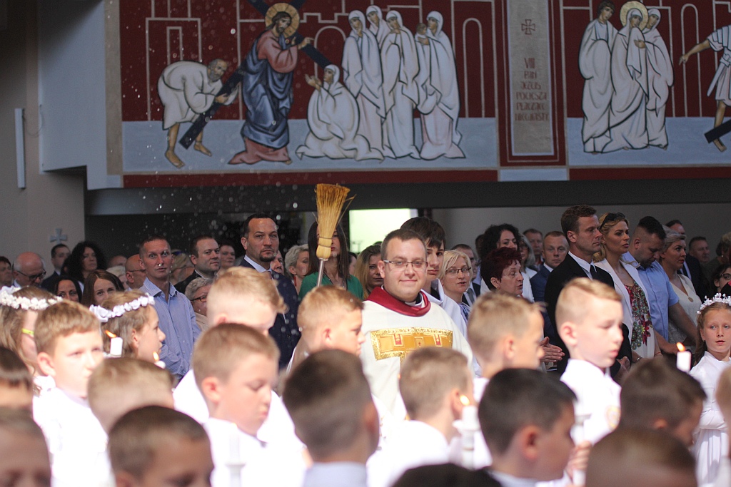 I Komunia święta w kościele Matki Bozej Królowej Polski