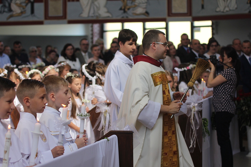 I Komunia święta w kościele Matki Bozej Królowej Polski