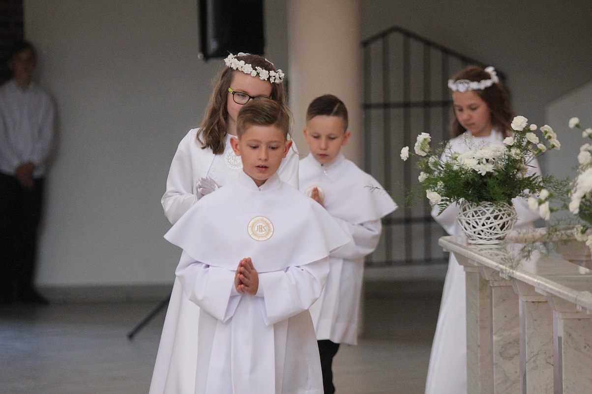 I Komunia święta w kościele Matki Bozej Królowej Polski