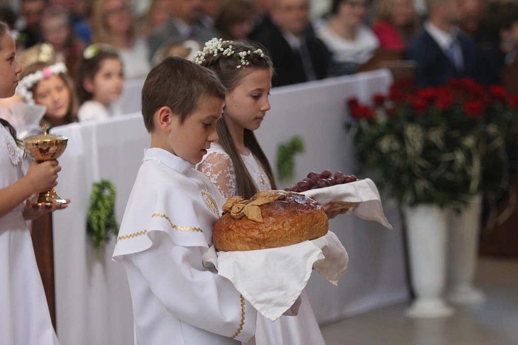 I Komunia święta w kościele Matki Bozej Królowej Polski