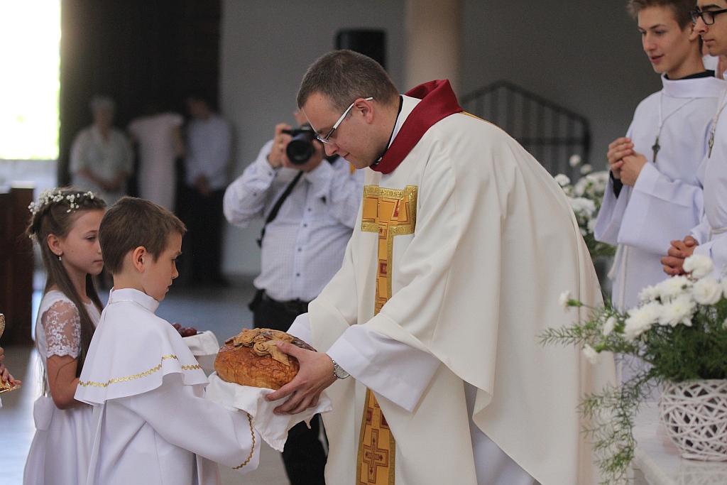 I Komunia święta w kościele Matki Bozej Królowej Polski