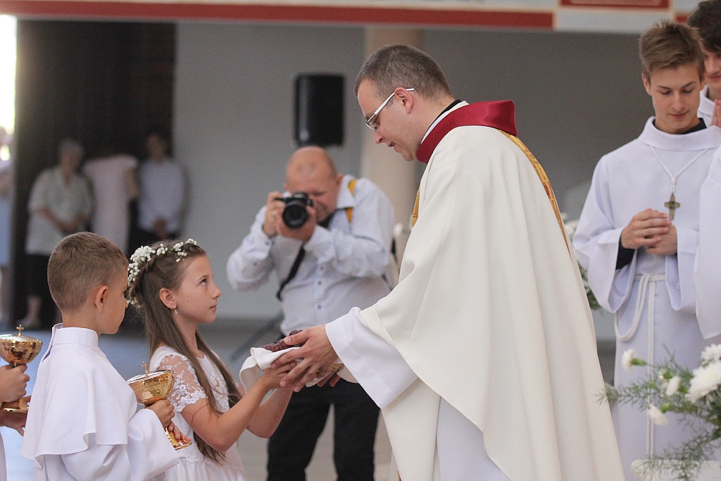 I Komunia święta w kościele Matki Bozej Królowej Polski