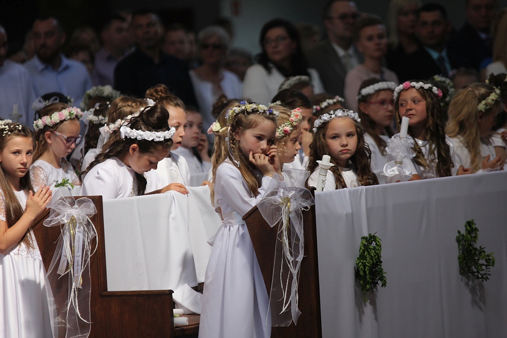 I Komunia święta w kościele Matki Bozej Królowej Polski