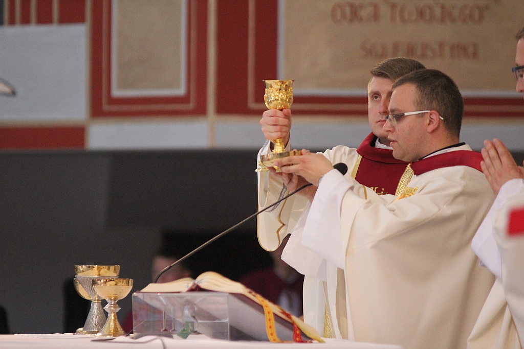 I Komunia święta w kościele Matki Bozej Królowej Polski