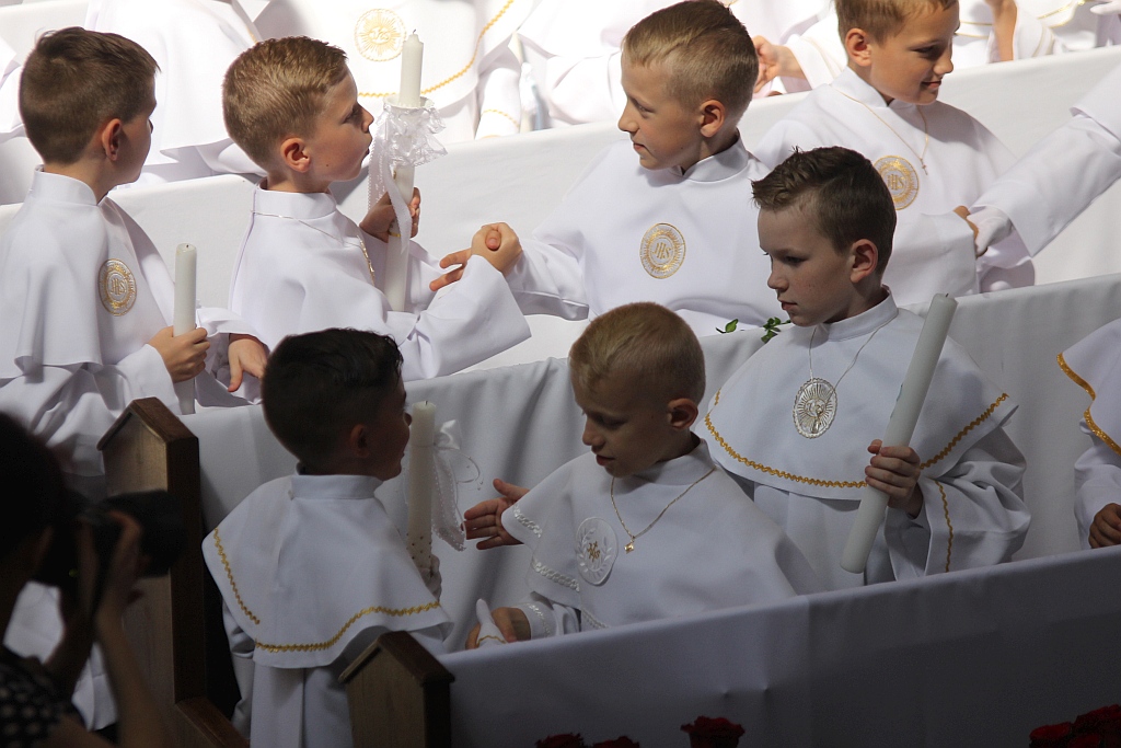 I Komunia święta w kościele Matki Bozej Królowej Polski