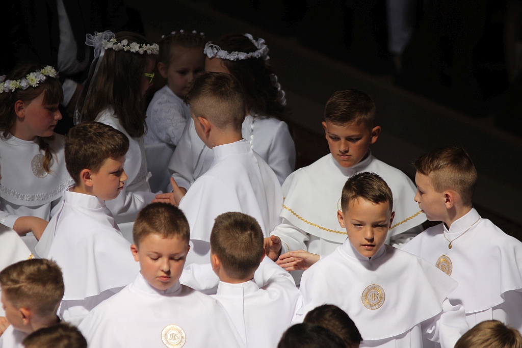 I Komunia święta w kościele Matki Bozej Królowej Polski