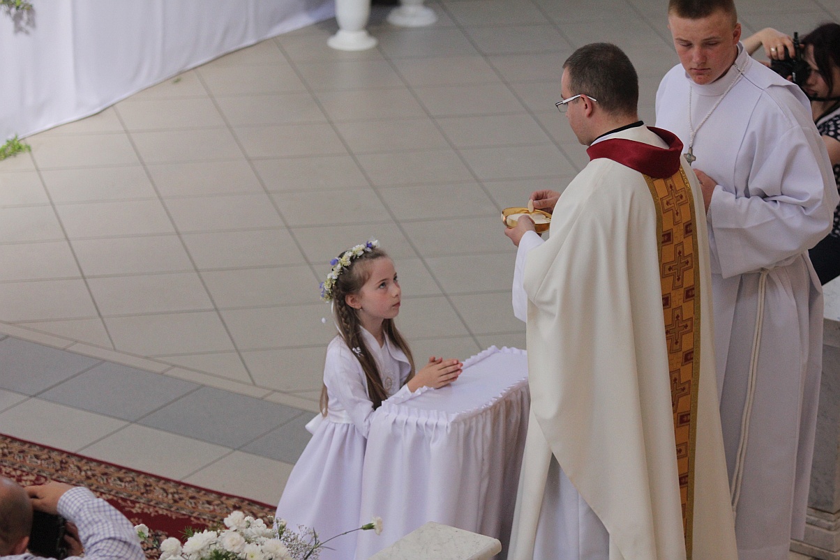 I Komunia święta w kościele Matki Bozej Królowej Polski