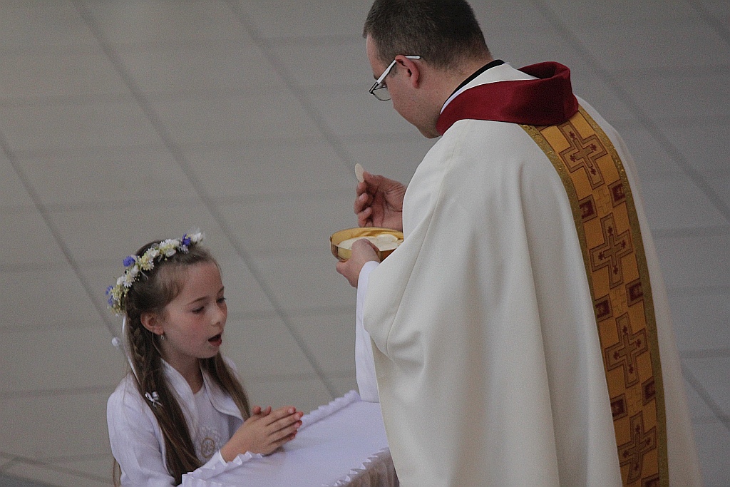 I Komunia święta w kościele Matki Bozej Królowej Polski