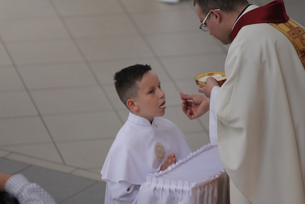 I Komunia święta w kościele Matki Bozej Królowej Polski