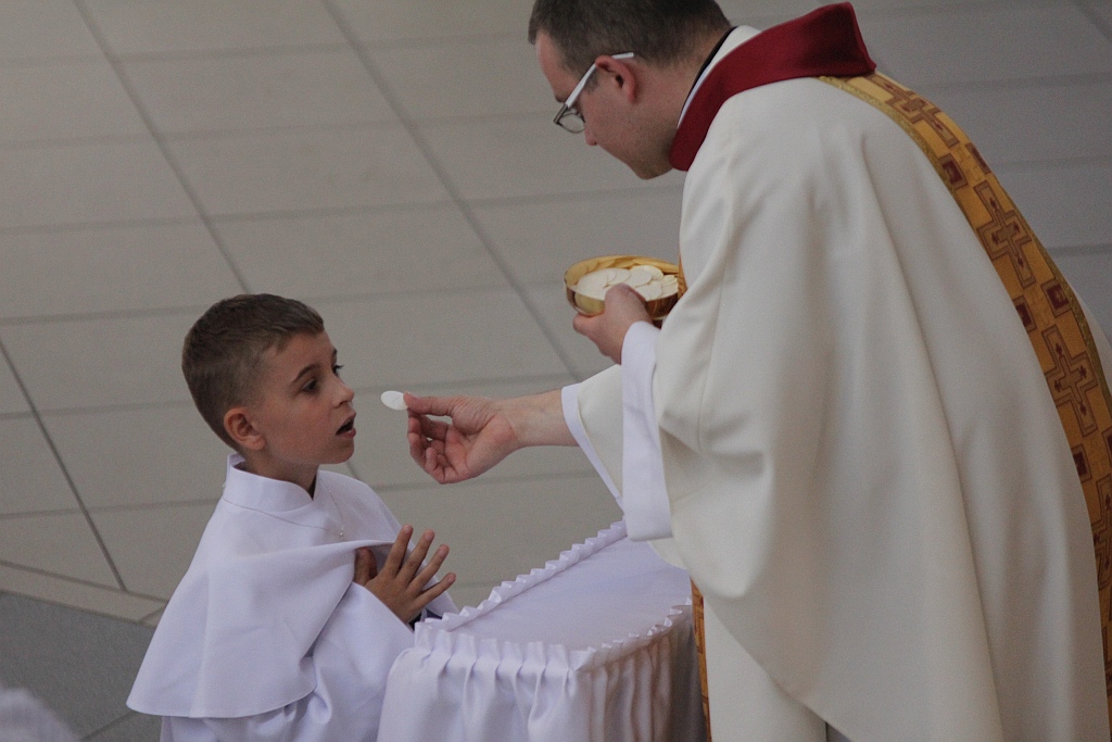 I Komunia święta w kościele Matki Bozej Królowej Polski